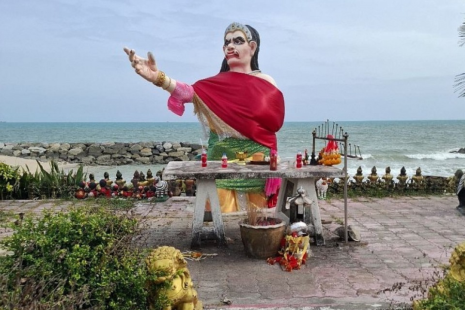 หาดแสงจันทร์ระยอง